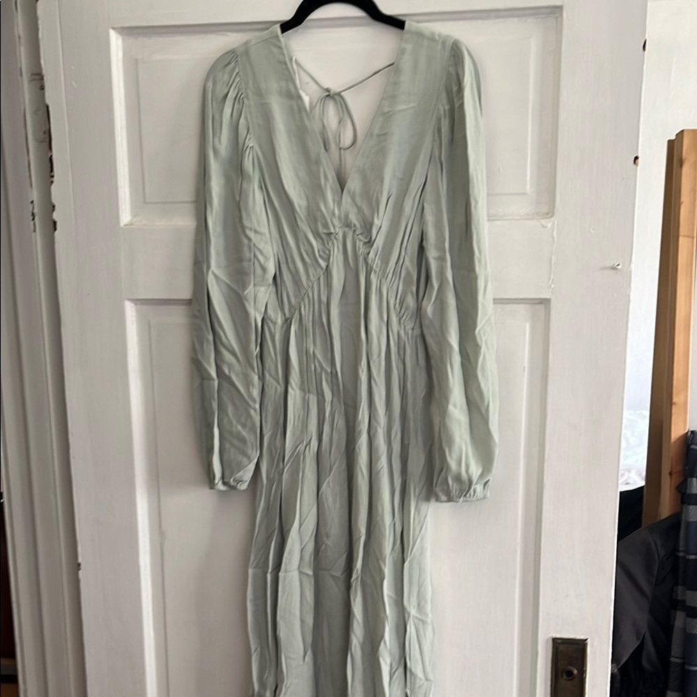Women's Sage Green Long Sleeve V-Neck Midi Dress